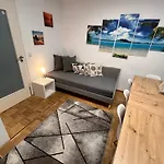 Grosses Aschaffenburg 4 Schlafzimmer Fuer Bis Zu 11 Gaeste Aschaffapartment Δωμάτια σε οικογενειακή κατοικία *