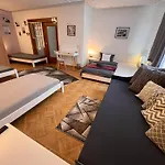 Grosses Aschaffenburg 4 Schlafzimmer Fuer Bis Zu 11 Gaeste Aschaffapartment *