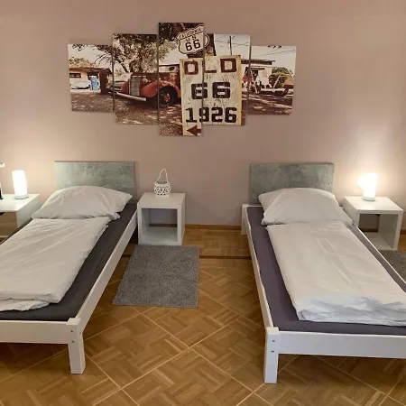 Grosses Apartment Aschaffenburg 4 Schlafzimmer Fuer Bis Zu 11 Gaeste Aschaffapartment Mainaschaff בית אירוח *