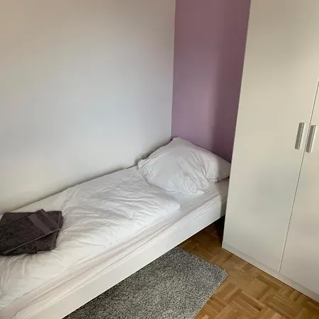 בית אירוח Grosses Apartment Aschaffenburg 4 Schlafzimmer Fuer Bis Zu 11 Gaeste Aschaffapartment Mainaschaff
