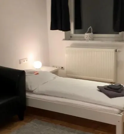 בית אירוח Grosses Apartment Aschaffenburg 4 Schlafzimmer Fuer Bis Zu 11 Gaeste Aschaffapartment Mainaschaff