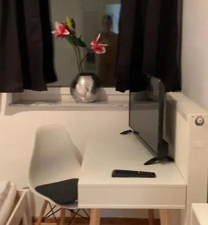 Grosses Apartment Aschaffenburg 4 Schlafzimmer Fuer Bis Zu 11 Gaeste Aschaffapartment Mainaschaff Mainaschaff