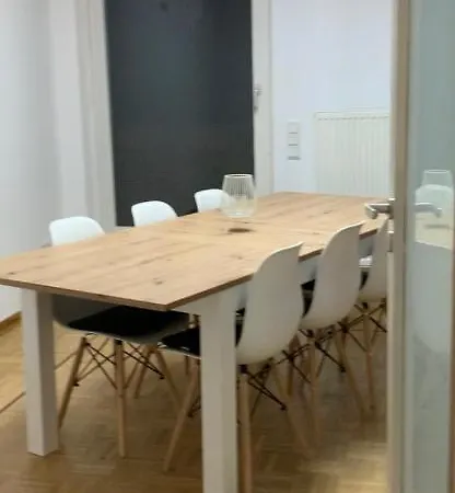 בית אירוח Grosses Apartment Aschaffenburg 4 Schlafzimmer Fuer Bis Zu 11 Gaeste Aschaffapartment Mainaschaff
