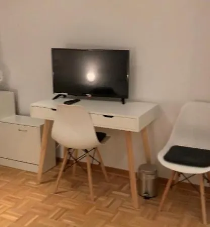 Grosses Apartment Aschaffenburg 4 Schlafzimmer Fuer Bis Zu 11 Gaeste Aschaffapartment Mainaschaff
