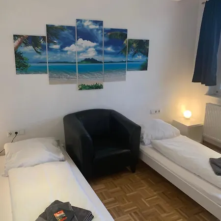 Grosses Apartment Aschaffenburg 4 Schlafzimmer Fuer Bis Zu 11 Gaeste Aschaffapartment Mainaschaff Mainaschaff
