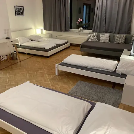 Grosses Apartment Aschaffenburg 4 Schlafzimmer Fuer Bis Zu 11 Gaeste Aschaffapartment Mainaschaff *