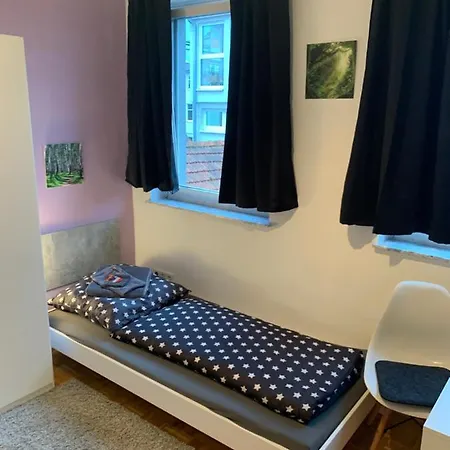 בית אירוח Grosses Apartment Aschaffenburg 4 Schlafzimmer Fuer Bis Zu 11 Gaeste Aschaffapartment Mainaschaff Mainaschaff
