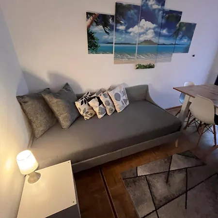 Grosses Aschaffenburg 4 Schlafzimmer Fuer Bis Zu 11 Gaeste Aschaffapartment Privat bolig Mainaschaff