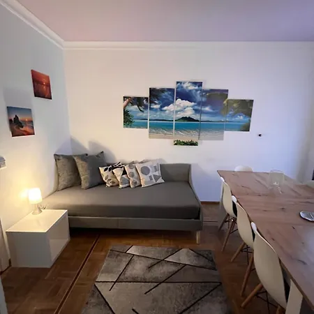 Grosses Aschaffenburg 4 Schlafzimmer Fuer Bis Zu 11 Gaeste Aschaffapartment Privat bolig Mainaschaff