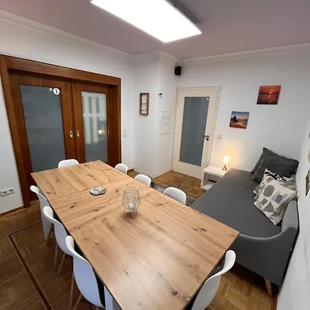 Grosses Aschaffenburg 4 Schlafzimmer Fuer Bis Zu 11 Gaeste Aschaffapartment Mainaschaff