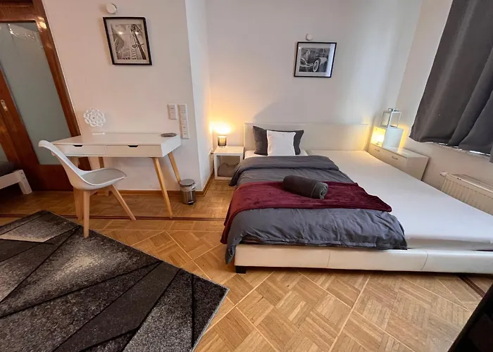 Grosses Apartment Aschaffenburg 4 Schlafzimmer Fuer Bis Zu 11 Gaeste Aschaffapartment Mainaschaff Quarto em Acomodações Particulares *