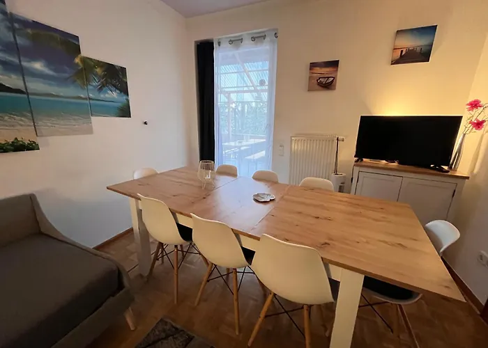 Grosses Apartment Aschaffenburg 4 Schlafzimmer Fuer Bis Zu 11 Gaeste Aschaffapartment Mainaschaff Quarto em Acomodações Particulares