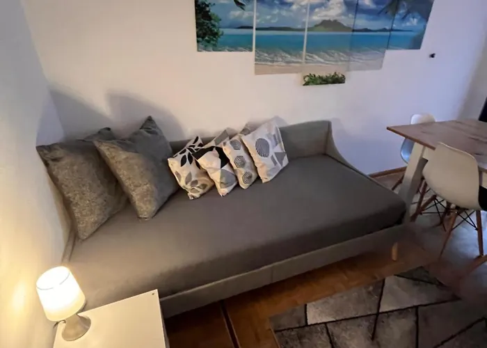 Grosses Apartment Aschaffenburg 4 Schlafzimmer Fuer Bis Zu 11 Gaeste Aschaffapartment Mainaschaff Quarto em Acomodações Particulares Mainaschaff