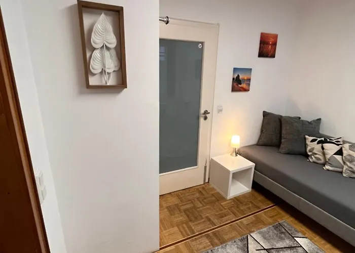 Grosses Apartment Aschaffenburg 4 Schlafzimmer Fuer Bis Zu 11 Gaeste Aschaffapartment Mainaschaff