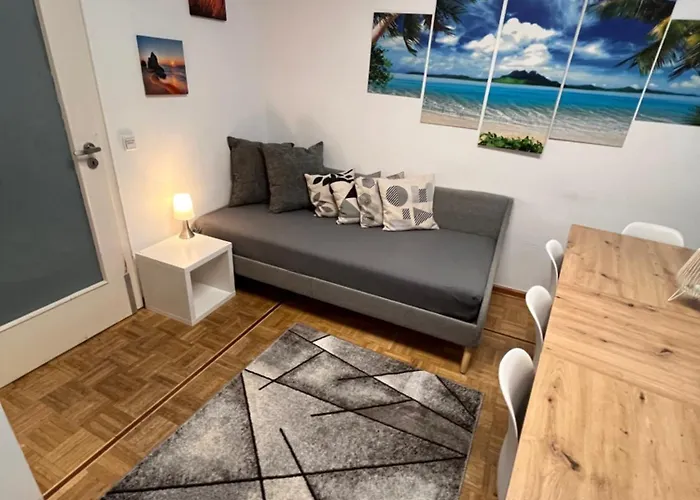 Grosses Apartment Aschaffenburg 4 Schlafzimmer Fuer Bis Zu 11 Gaeste Aschaffapartment Mainaschaff Quarto em Acomodações Particulares *