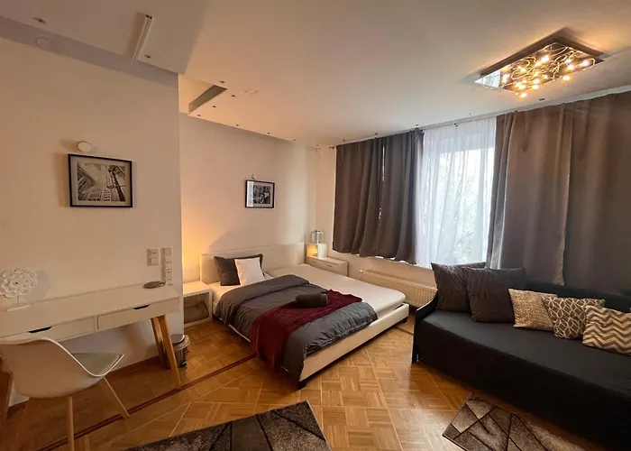 Grosses Apartment Aschaffenburg 4 Schlafzimmer Fuer Bis Zu 11 Gaeste Aschaffapartment Mainaschaff Quarto em Acomodações Particulares *
