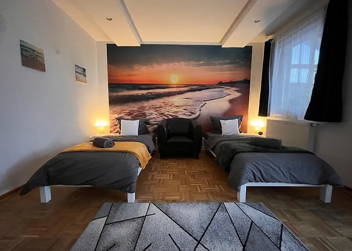 Grosses Apartment Aschaffenburg 4 Schlafzimmer Fuer Bis Zu 11 Gaeste Aschaffapartment Mainaschaff Quarto em Acomodações Particulares Mainaschaff