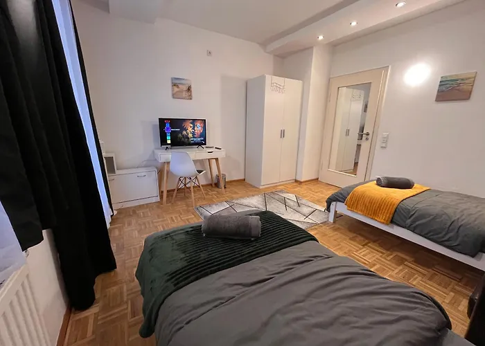 Grosses Apartment Aschaffenburg 4 Schlafzimmer Fuer Bis Zu 11 Gaeste Aschaffapartment Mainaschaff