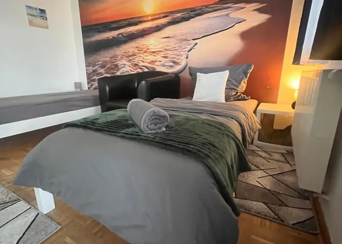 Grosses Apartment Aschaffenburg 4 Schlafzimmer Fuer Bis Zu 11 Gaeste Aschaffapartment Mainaschaff *