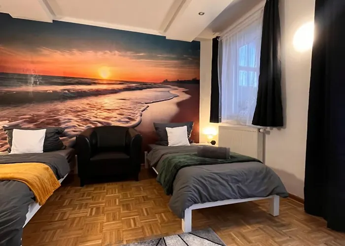Grosses Apartment Aschaffenburg 4 Schlafzimmer Fuer Bis Zu 11 Gaeste Aschaffapartment Mainaschaff Quarto em Acomodações Particulares Mainaschaff