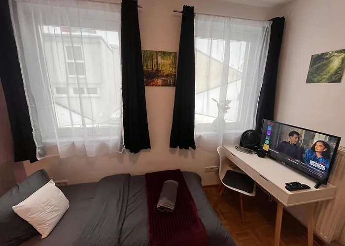 Grosses Apartment Aschaffenburg 4 Schlafzimmer Fuer Bis Zu 11 Gaeste Aschaffapartment Mainaschaff Quarto em Acomodações Particulares *
