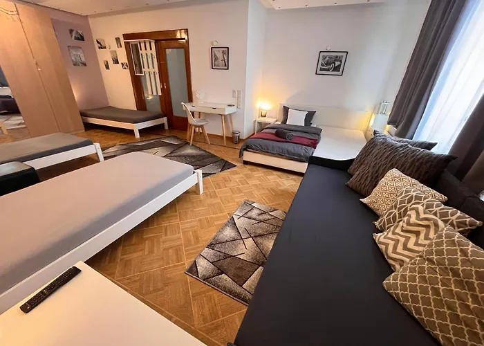 Grosses Apartment Aschaffenburg 4 Schlafzimmer Fuer Bis Zu 11 Gaeste Aschaffapartment Mainaschaff *