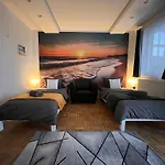 Grosses Aschaffenburg 4 Schlafzimmer Fuer Bis Zu 11 Gaeste Aschaffapartment Accommodatie bij particulieren Mainaschaff
