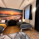 Grosses Aschaffenburg 4 Schlafzimmer Fuer Bis Zu 11 Gaeste Aschaffapartment ホームステイ Mainaschaff