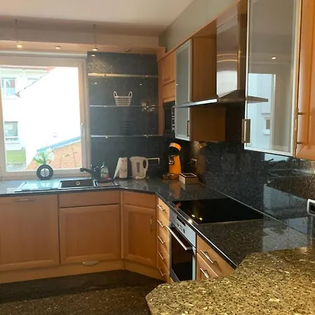 Séjour chez l'habitant Aschaffapartment 110Qm Gross, Aschaffenburg Fuer Bis Zu 11 Personen - 4 Separate Schlafzimmer - Mainaschaff - Grill - Terrasse - Ruhige Lage - Gratis Parken - Free Netflix
