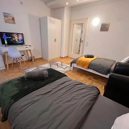 Aschaffapartment 110Qm Gross, Aschaffenburg Fuer Bis Zu 11 Personen - 4 Separate Schlafzimmer - Mainaschaff - Grill - Terrasse - Ruhige Lage - Gratis Parken - Free Netflix * Mainaschaff