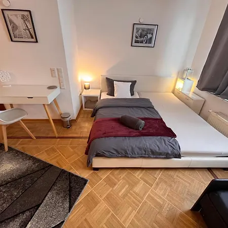 Aschaffapartment 110Qm Gross, Aschaffenburg Fuer Bis Zu 11 Personen - 4 Separate Schlafzimmer - Mainaschaff - Grill - Terrasse - Ruhige Lage - Gratis Parken - Free Netflix Mainaschaff