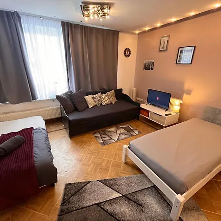 Aschaffapartment 110Qm Gross, Aschaffenburg Fuer Bis Zu 11 Personen - 4 Separate Schlafzimmer - Mainaschaff - Grill - Terrasse - Ruhige Lage - Gratis Parken - Free Netflix