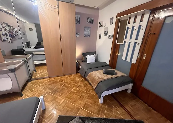 Grosses Aschaffenburg 4 Schlafzimmer Fuer Bis Zu 11 Gaeste Aschaffapartment Homestay