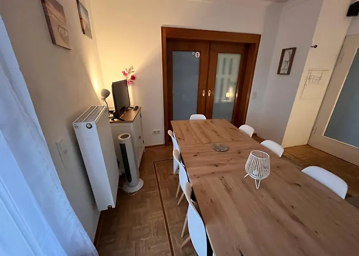 Grosses Aschaffenburg 4 Schlafzimmer Fuer Bis Zu 11 Gaeste Aschaffapartment Homestay