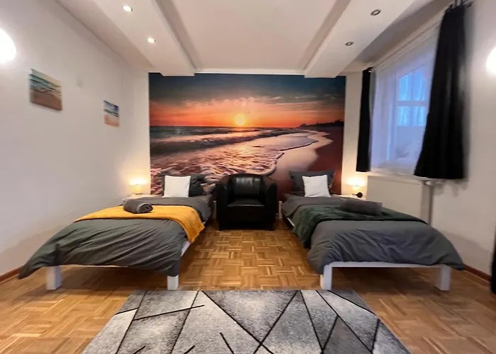 Grosses Aschaffenburg 4 Schlafzimmer Fuer Bis Zu 11 Gaeste Aschaffapartment Homestay *