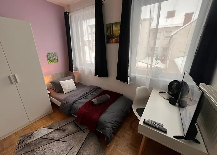 Grosses Aschaffenburg 4 Schlafzimmer Fuer Bis Zu 11 Gaeste Aschaffapartment Homestay
