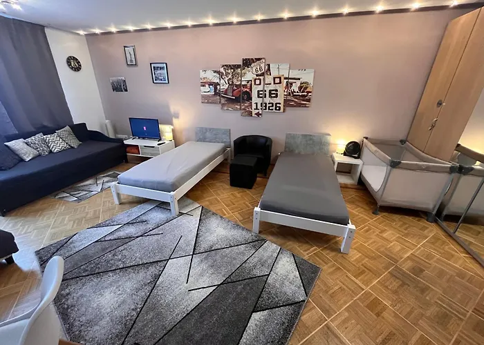 Grosses Aschaffenburg 4 Schlafzimmer Fuer Bis Zu 11 Gaeste Aschaffapartment Homestay *