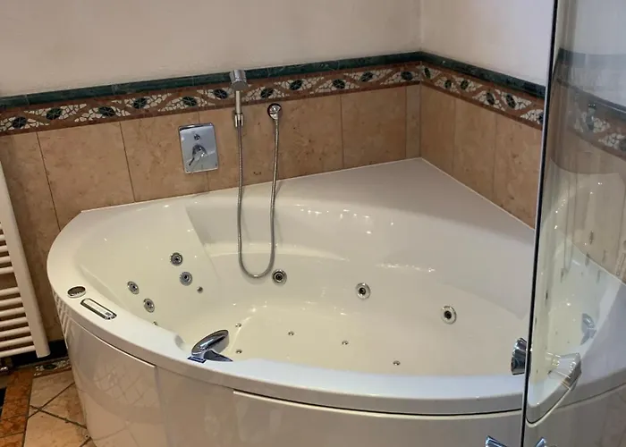Homestay Grosses Aschaffenburg 4 Schlafzimmer Fuer Bis Zu 11 Gaeste Aschaffapartment Mainaschaff